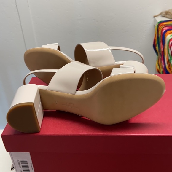 Salvatore Ferragamo heels - Picture 4 of 5